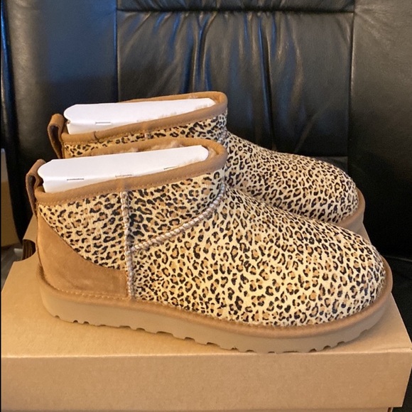 UGG Ultra Mini Speckled Boots - Picture 6 of 6